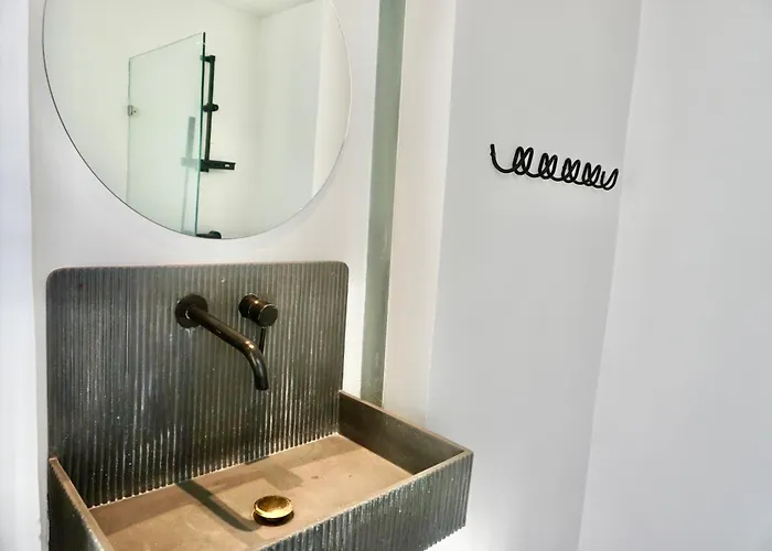 Hip And Funky Silom Soi 3, With Rooftop View Apartment