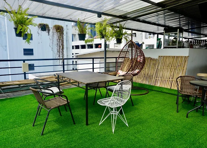 Hip And Funky Silom Soi 3, With Rooftop View Apartment