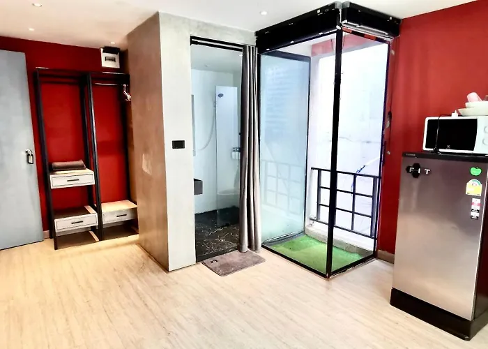 Hip And Funky Silom Soi 3, With Rooftop View Apartment