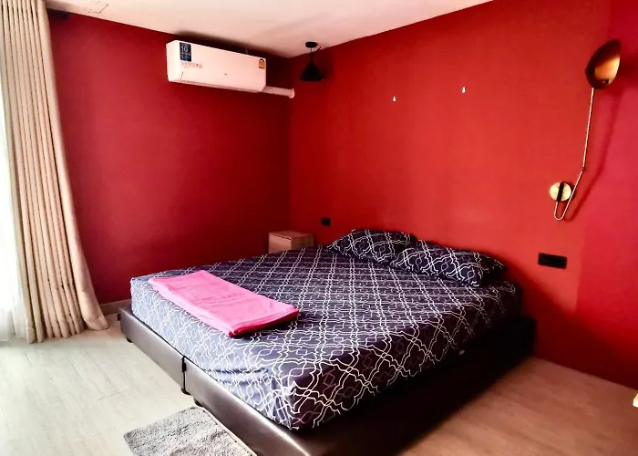 Hip And Funky Silom Soi 3, With Rooftop View Apartment